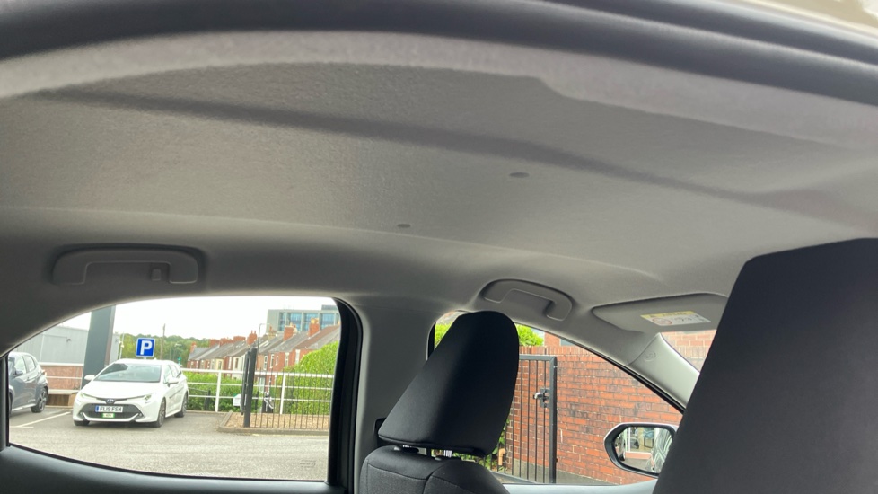 Toyota Yaris 1.5 Hybrid Icon 5dr CVT Hybrid Hatchback - Image 19