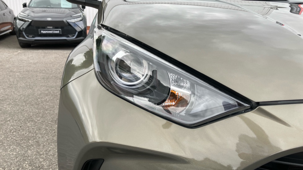 Toyota Yaris 1.5 Hybrid Icon 5dr CVT Hybrid Hatchback - Image 20