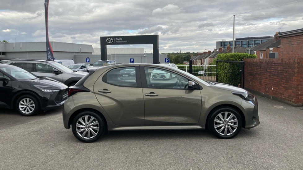 Toyota Yaris 1.5 Hybrid Icon 5dr CVT Hybrid Hatchback - Image 23