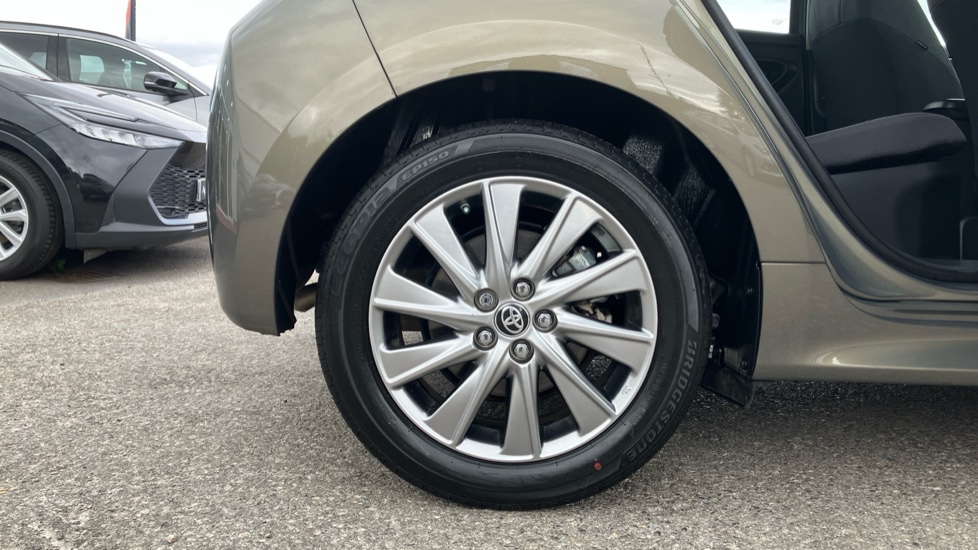 Toyota Yaris 1.5 Hybrid Icon 5dr CVT Hybrid Hatchback - Image 25
