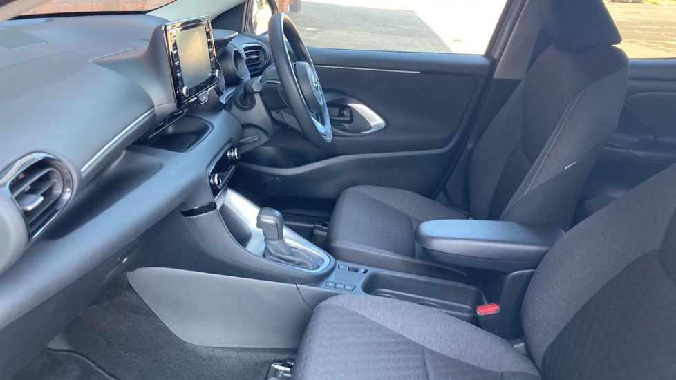 Toyota Yaris 1.5 Hybrid Design 5dr CVT Hybrid Hatchback - Image 5
