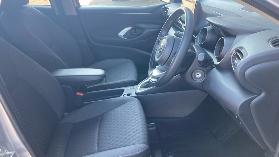 Toyota Yaris 1.5 Hybrid Design 5dr CVT Hybrid Hatchback - Image 12