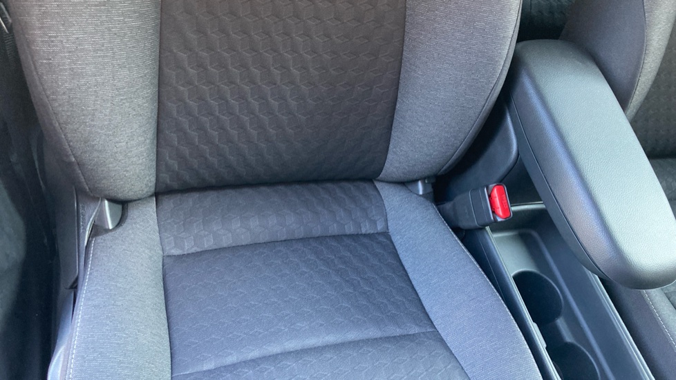 Toyota Yaris 1.5 Hybrid Design 5dr CVT Hybrid Hatchback - Image 14