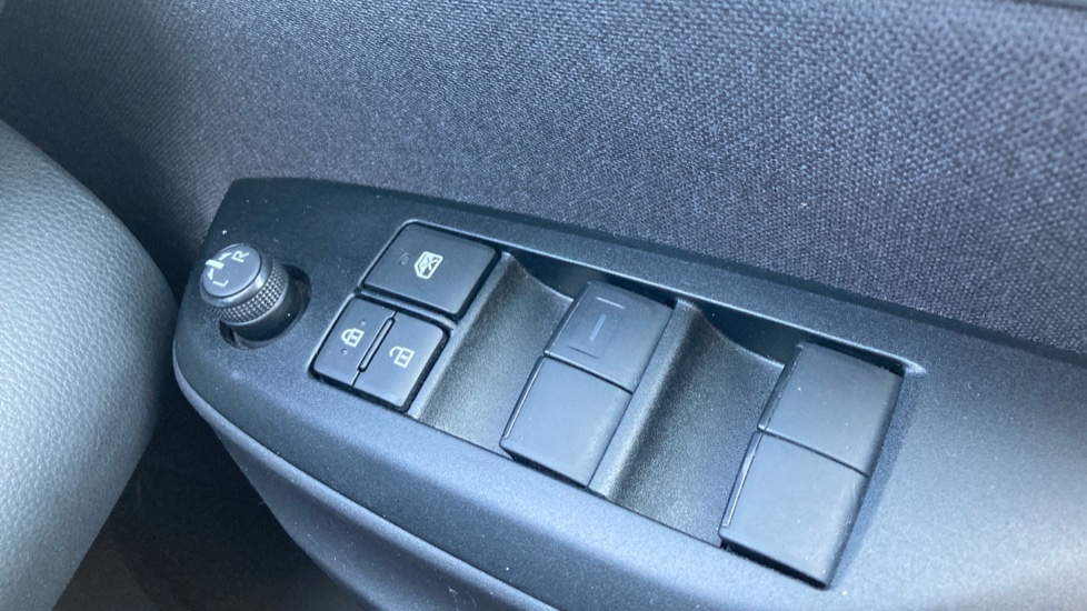 Toyota Yaris 1.5 Hybrid Design 5dr CVT Hybrid Hatchback - Image 31