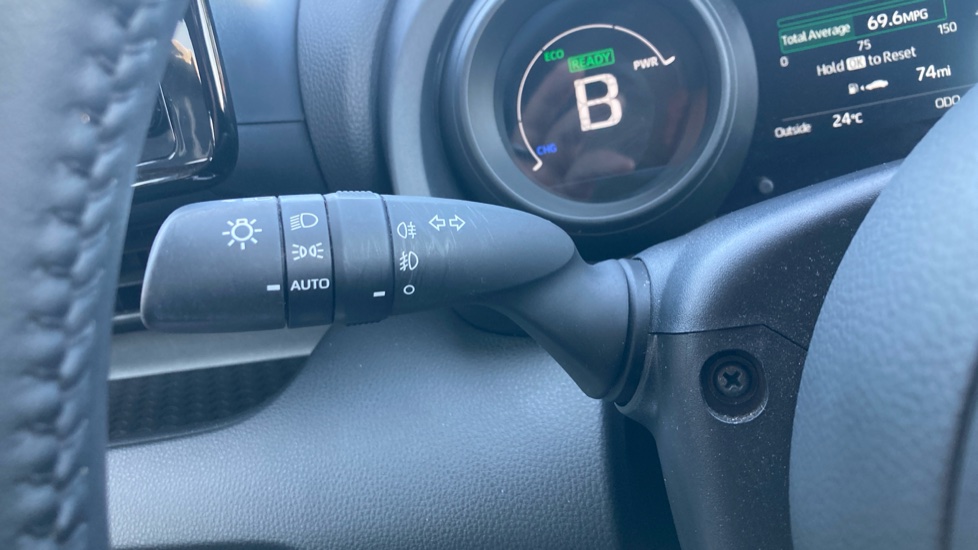 Toyota Yaris 1.5 Hybrid Design 5dr CVT Hybrid Hatchback - Image 32