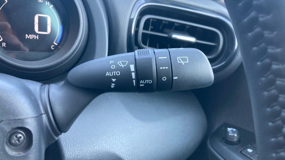 Toyota Yaris 1.5 Hybrid Design 5dr CVT Hybrid Hatchback - Image 33