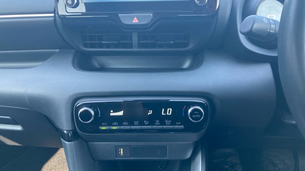 Toyota Yaris 1.5 Hybrid Design 5dr CVT Hybrid Hatchback - Image 34