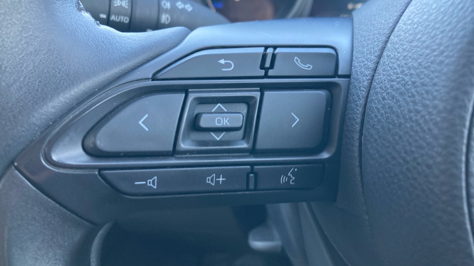 Toyota Yaris 1.5 Hybrid Design 5dr CVT Hybrid Hatchback - Image 38
