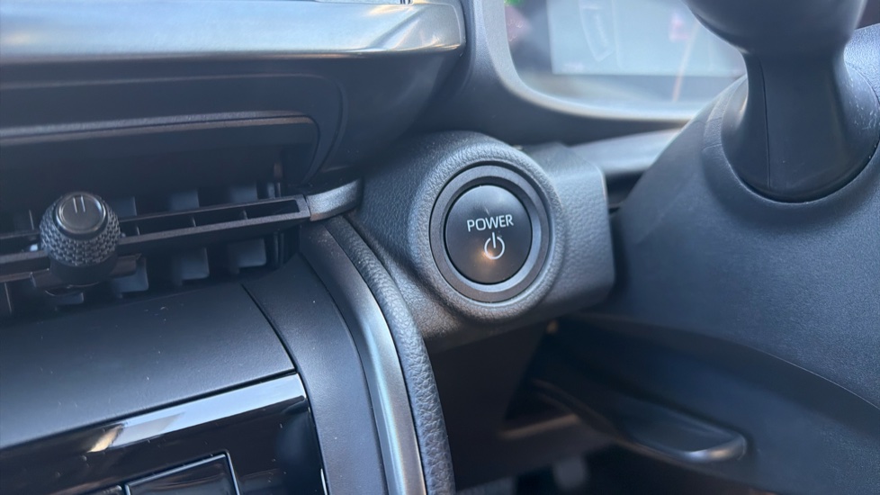 Toyota C-HR 1.8 Hybrid Icon 5dr CVT Hybrid Hatchback - Image 16