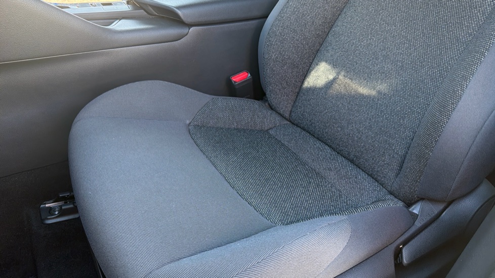 Toyota C-HR 1.8 Hybrid Icon 5dr CVT Hybrid Hatchback - Image 17