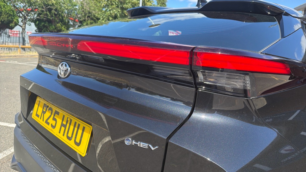 Toyota C-HR 1.8 Hybrid Icon 5dr CVT Hybrid Hatchback - Image 21