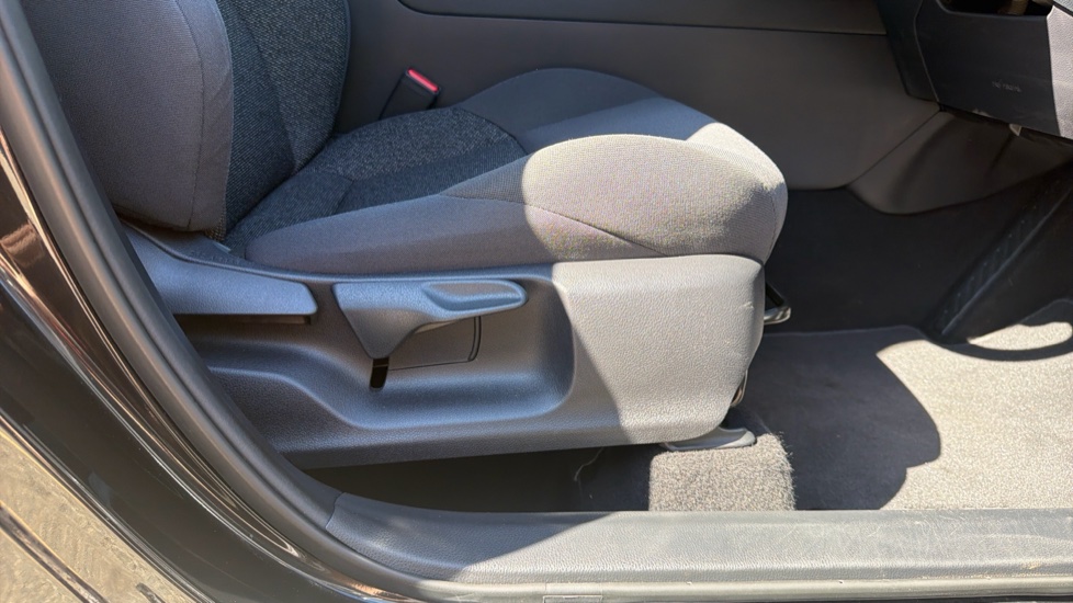 Toyota C-HR 1.8 Hybrid Icon 5dr CVT Hybrid Hatchback - Image 29