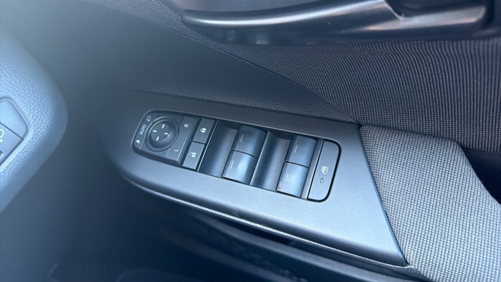 Toyota C-HR 1.8 Hybrid Icon 5dr CVT Hybrid Hatchback - Image 32