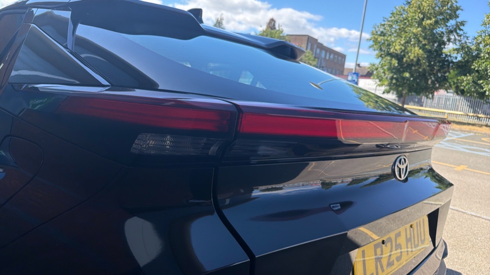 Toyota C-HR 1.8 Hybrid Icon 5dr CVT Hybrid Hatchback - Image 43