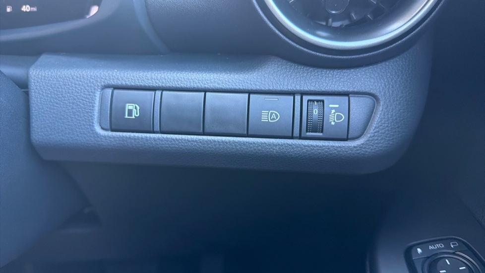 Toyota C-HR 1.8 Hybrid Icon 5dr CVT Hybrid Hatchback - Image 48