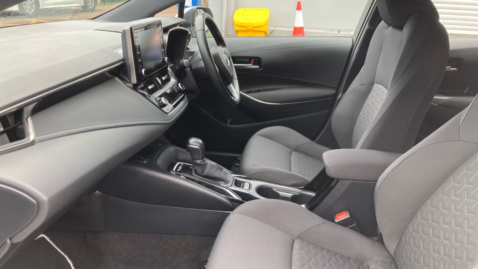Toyota Corolla 1.8 VVT-i Hybrid Icon Tech 5dr CVT Hybrid Estate - Image 5