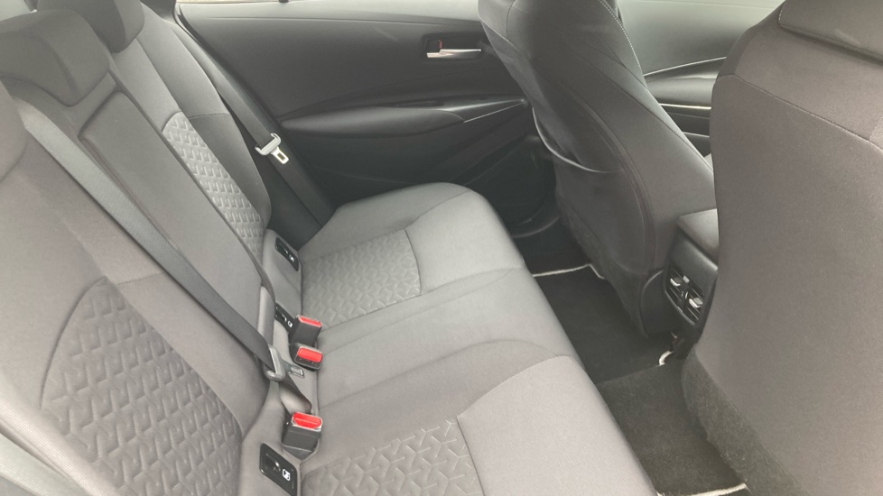 Toyota Corolla 1.8 VVT-i Hybrid Icon Tech 5dr CVT Hybrid Estate - Image 8