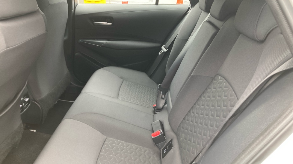 Toyota Corolla 1.8 VVT-i Hybrid Icon Tech 5dr CVT Hybrid Estate - Image 15