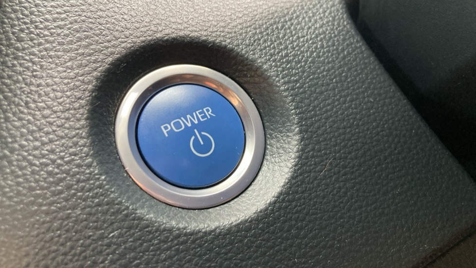 Toyota Corolla 1.8 VVT-i Hybrid Icon Tech 5dr CVT Hybrid Estate - Image 16