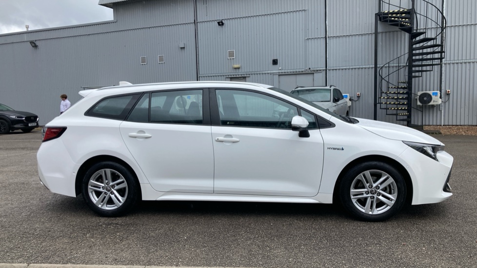 Toyota Corolla 1.8 VVT-i Hybrid Icon Tech 5dr CVT Hybrid Estate - Image 23