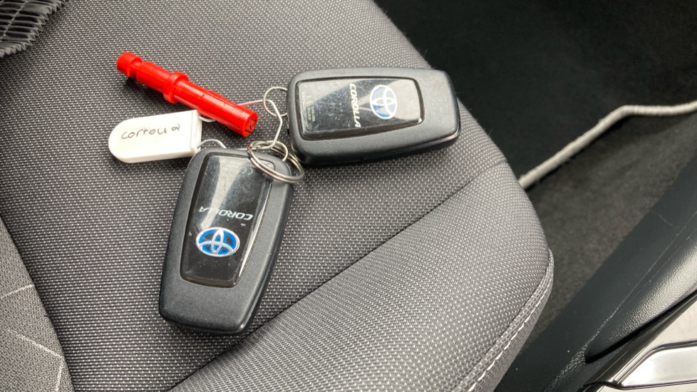 Toyota Corolla 1.8 VVT-i Hybrid Icon Tech 5dr CVT Hybrid Estate - Image 28