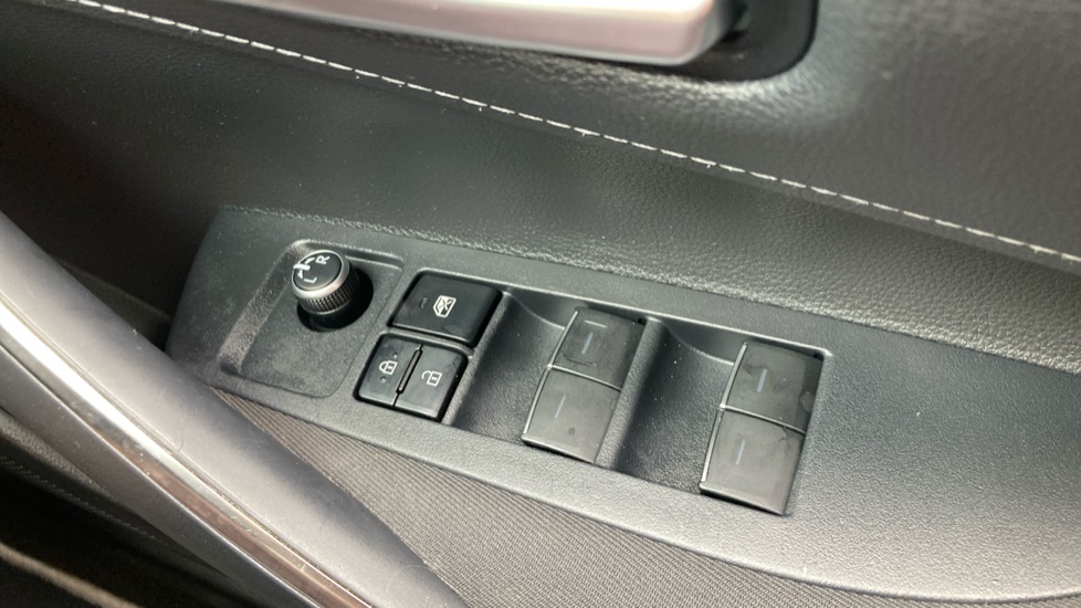 Toyota Corolla 1.8 VVT-i Hybrid Icon Tech 5dr CVT Hybrid Estate - Image 31