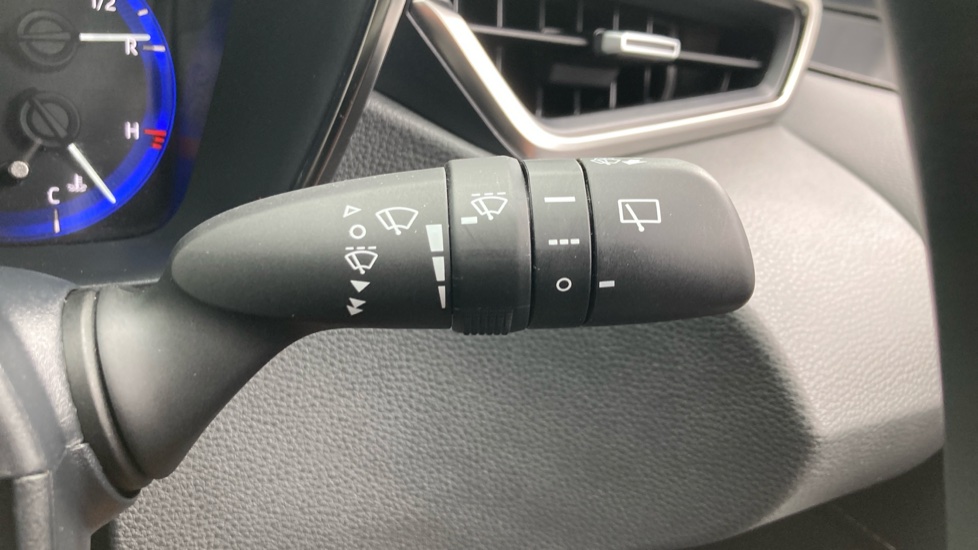 Toyota Corolla 1.8 VVT-i Hybrid Icon Tech 5dr CVT Hybrid Estate - Image 33