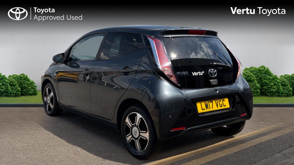 Toyota Aygo 1.0 VVT-i X-Clusiv 3 5dr Petrol Hatchback - Image 4