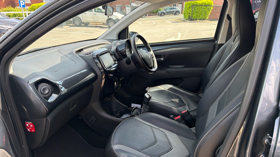 Toyota Aygo 1.0 VVT-i X-Clusiv 3 5dr Petrol Hatchback - Image 5
