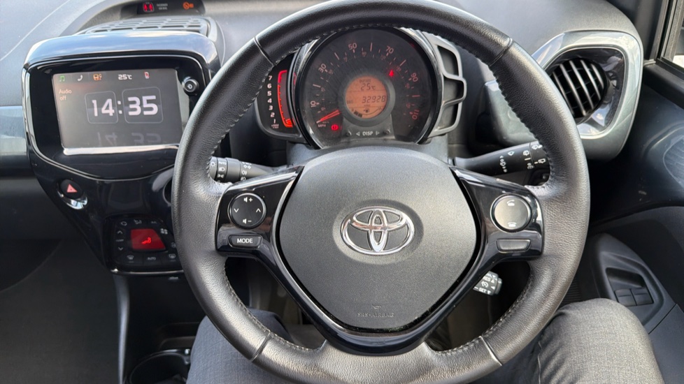 Toyota Aygo 1.0 VVT-i X-Clusiv 3 5dr Petrol Hatchback - Image 7