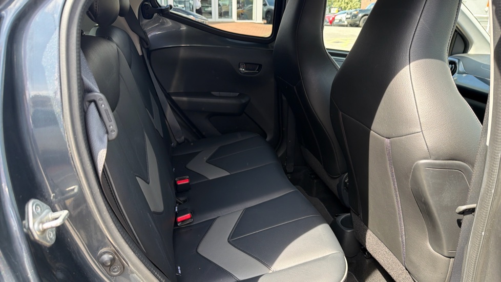Toyota Aygo 1.0 VVT-i X-Clusiv 3 5dr Petrol Hatchback - Image 8