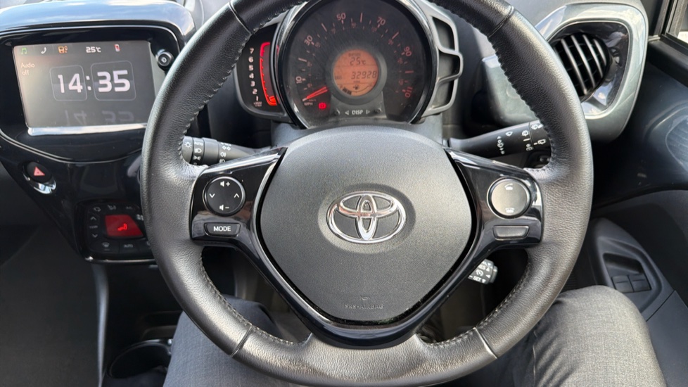 Toyota Aygo 1.0 VVT-i X-Clusiv 3 5dr Petrol Hatchback - Image 10