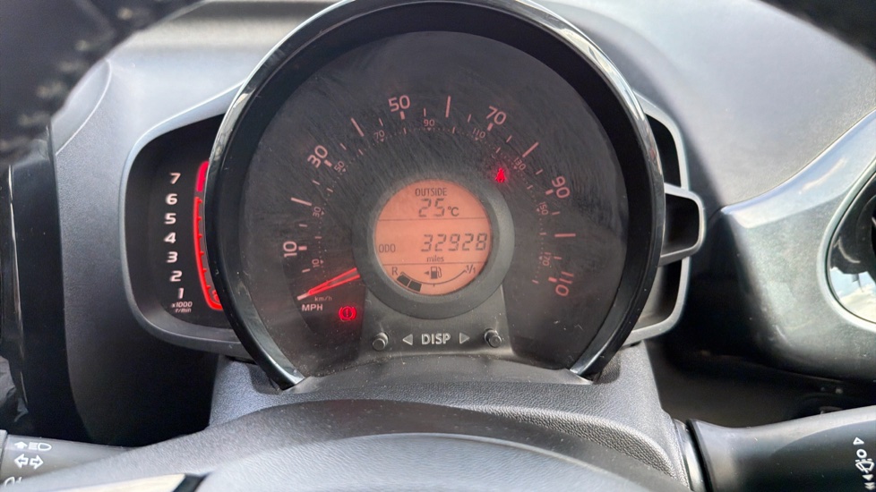 Toyota Aygo 1.0 VVT-i X-Clusiv 3 5dr Petrol Hatchback - Image 11