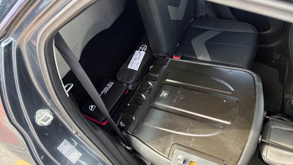 Toyota Aygo 1.0 VVT-i X-Clusiv 3 5dr Petrol Hatchback - Image 18