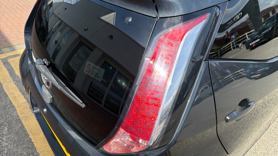 Toyota Aygo 1.0 VVT-i X-Clusiv 3 5dr Petrol Hatchback - Image 21