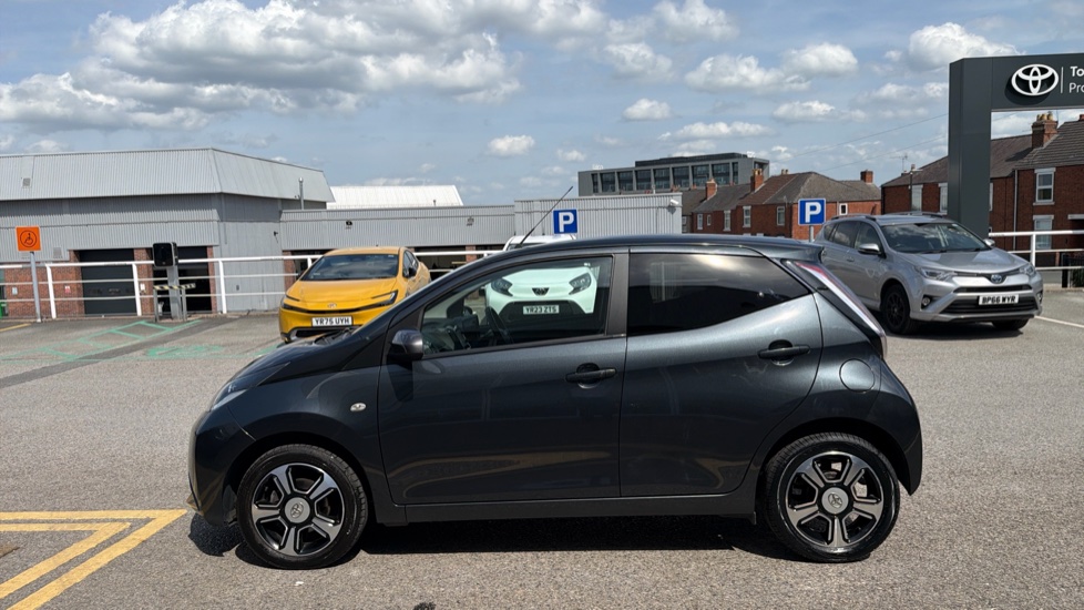 Toyota Aygo 1.0 VVT-i X-Clusiv 3 5dr Petrol Hatchback - Image 24