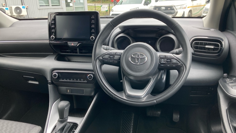 Toyota Yaris 1.5 Hybrid Design 5dr CVT Hybrid Hatchback - Image 6
