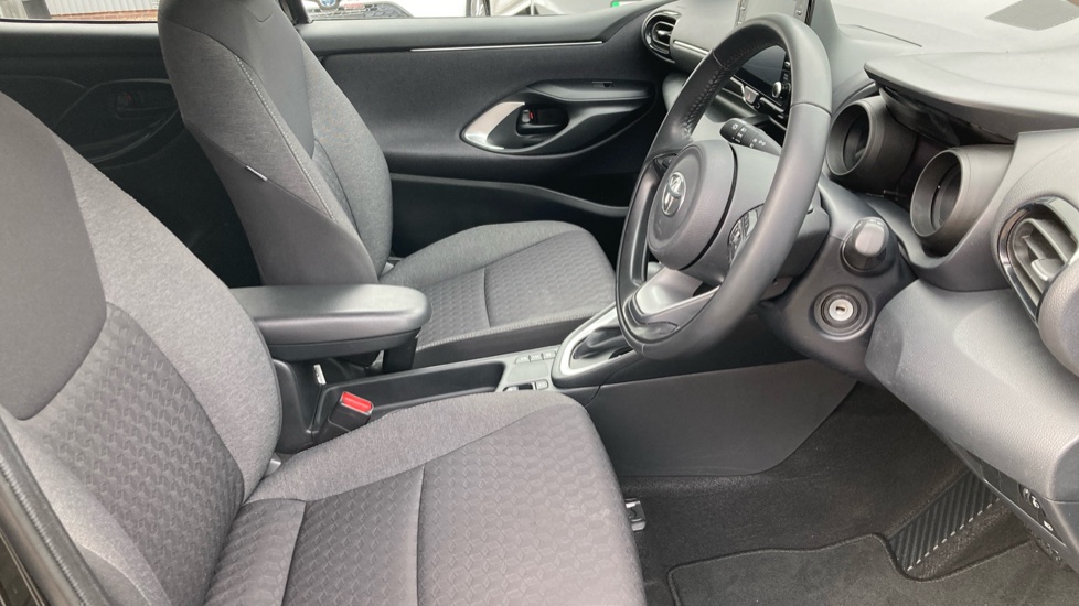 Toyota Yaris 1.5 Hybrid Design 5dr CVT Hybrid Hatchback - Image 12