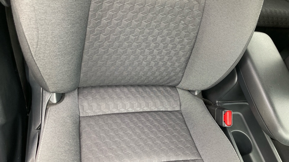 Toyota Yaris 1.5 Hybrid Design 5dr CVT Hybrid Hatchback - Image 14