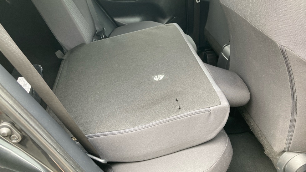 Toyota Yaris 1.5 Hybrid Design 5dr CVT Hybrid Hatchback - Image 18