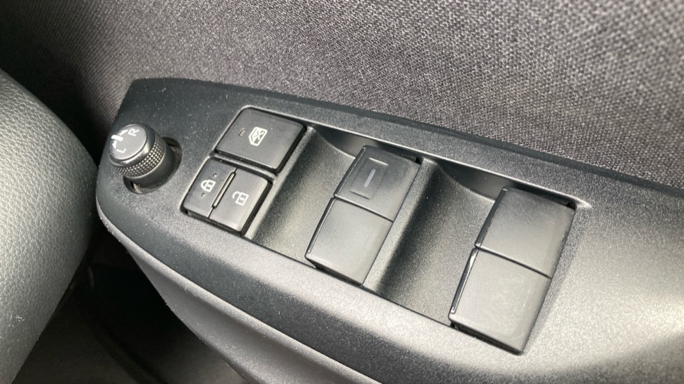 Toyota Yaris 1.5 Hybrid Design 5dr CVT Hybrid Hatchback - Image 30