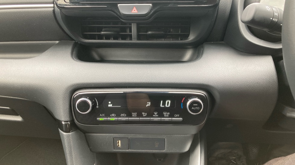 Toyota Yaris 1.5 Hybrid Design 5dr CVT Hybrid Hatchback - Image 32