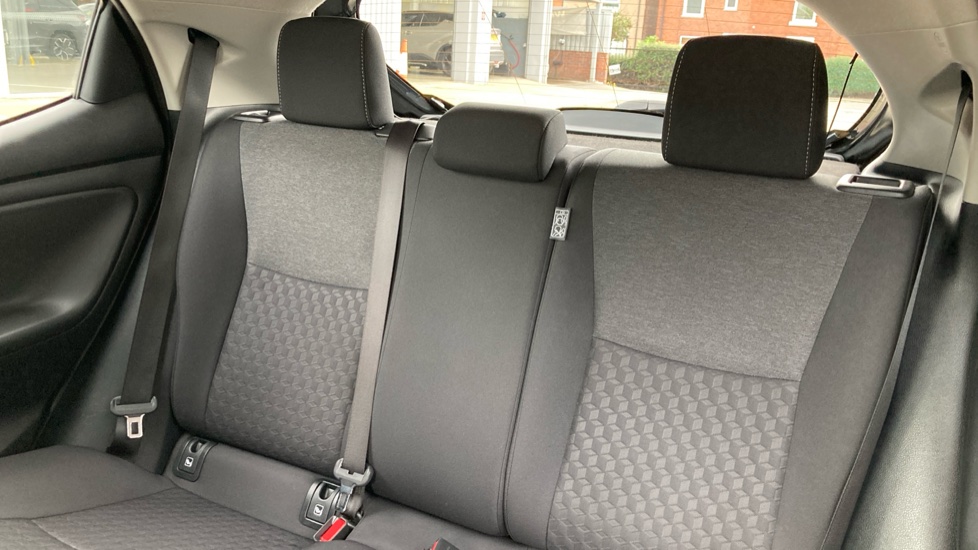 Toyota Yaris 1.5 Hybrid Design 5dr CVT Hybrid Hatchback - Image 38
