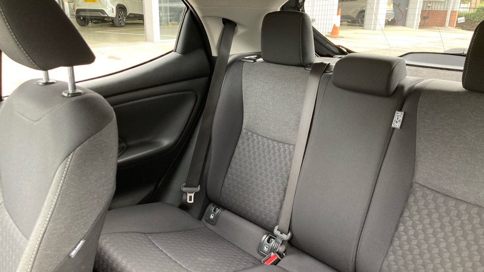Toyota Yaris 1.5 Hybrid Design 5dr CVT Hybrid Hatchback - Image 39