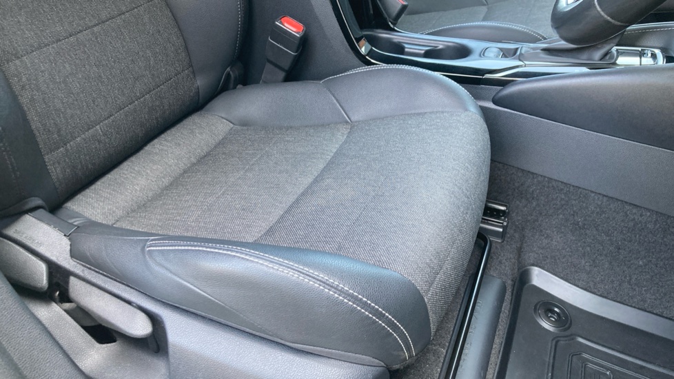 Toyota Corolla 1.8 VVT-i Hybrid Design 5dr CVT Hybrid Hatchback - Image 17