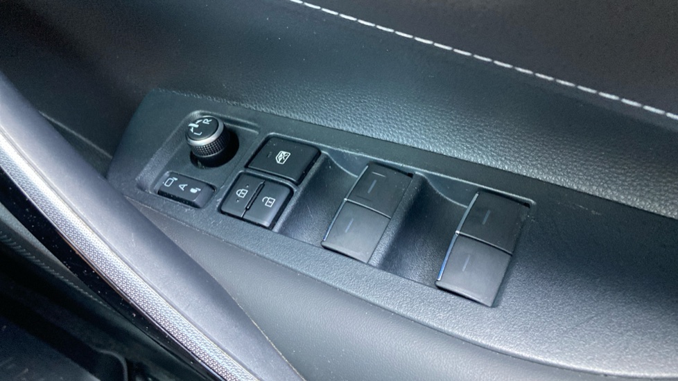 Toyota Corolla 1.8 VVT-i Hybrid Design 5dr CVT Hybrid Hatchback - Image 30