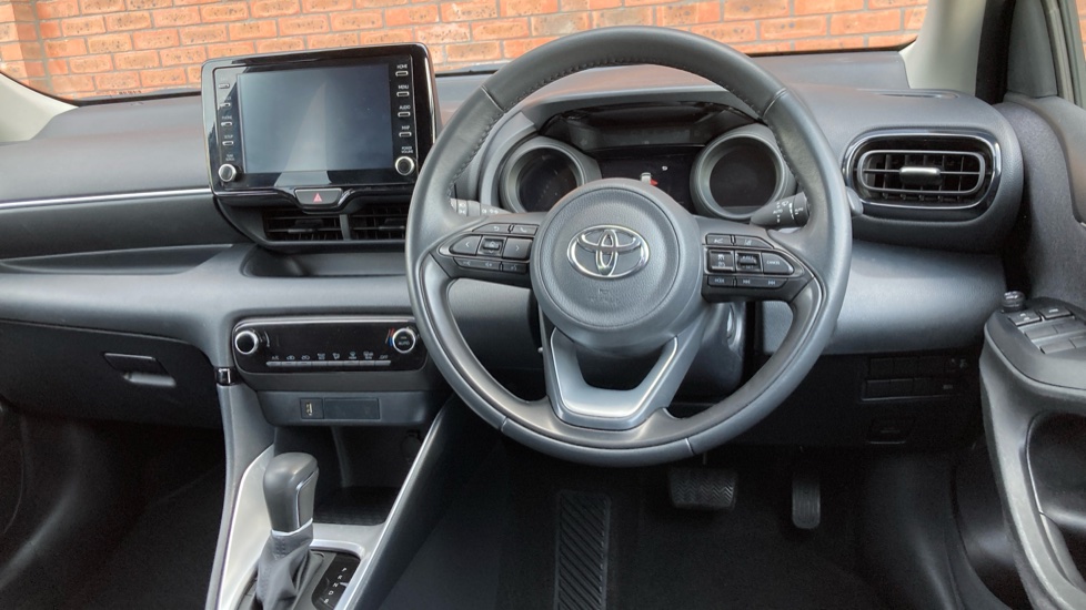 Toyota Yaris 1.5 Hybrid Design 5dr CVT Hybrid Hatchback - Image 6