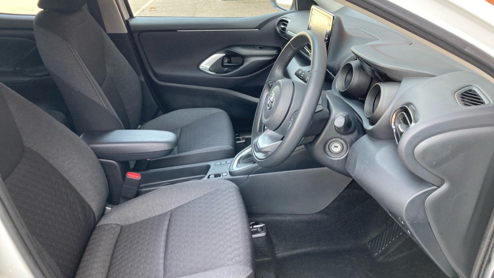 Toyota Yaris 1.5 Hybrid Design 5dr CVT Hybrid Hatchback - Image 12