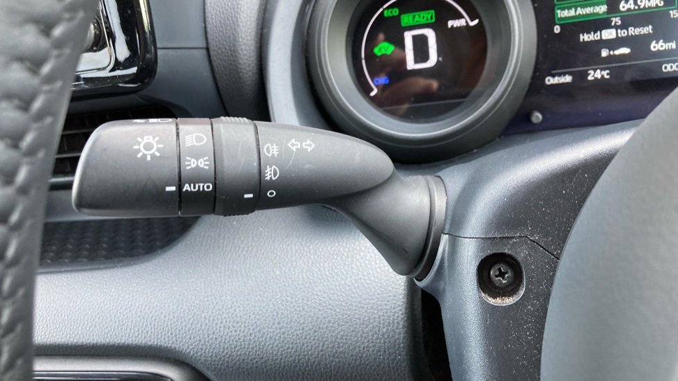 Toyota Yaris 1.5 Hybrid Design 5dr CVT Hybrid Hatchback - Image 33