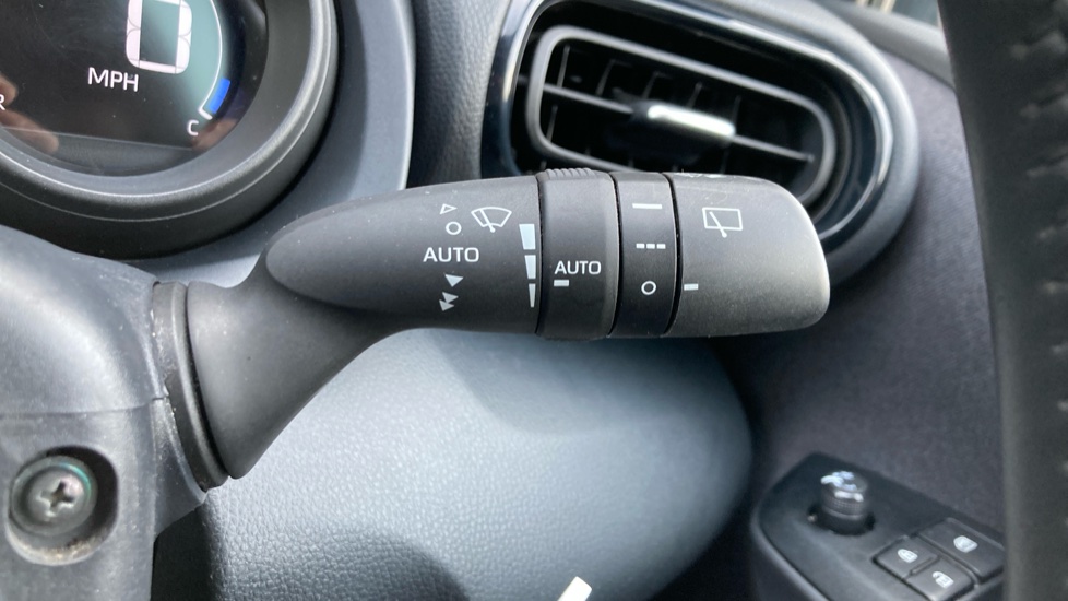 Toyota Yaris 1.5 Hybrid Design 5dr CVT Hybrid Hatchback - Image 34